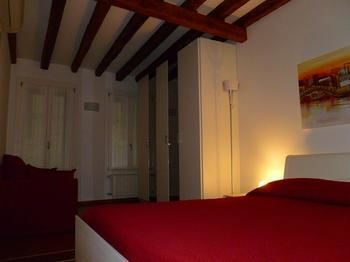 Venicein Apartments