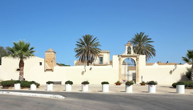 Hostal Athena Resort