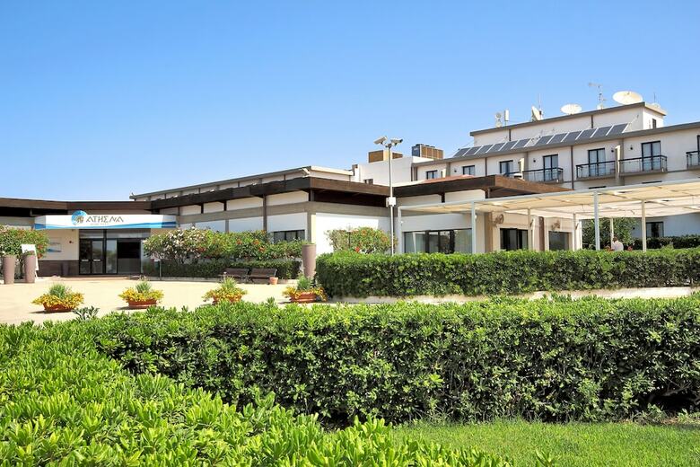 Hostal Athena Resort