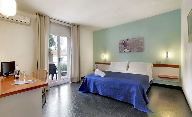 Hostal Athena Resort