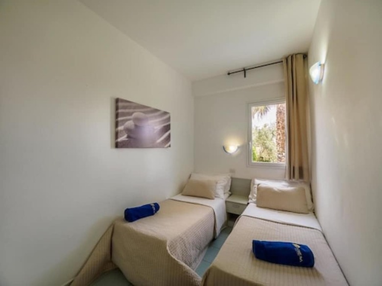 Hostal Athena Resort