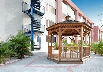Clarion Hotel & Suites Curacao