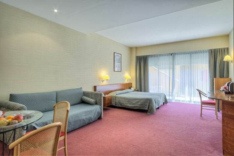 Petra Hotel & Residence