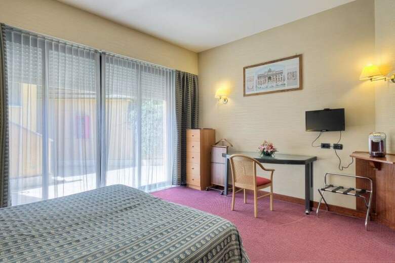 Petra Hotel & Residence
