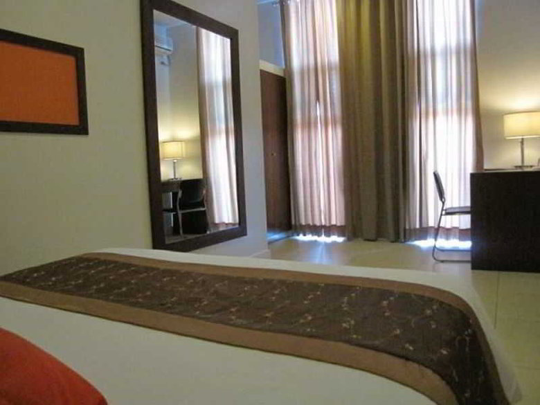 Hotel 878 Libis
