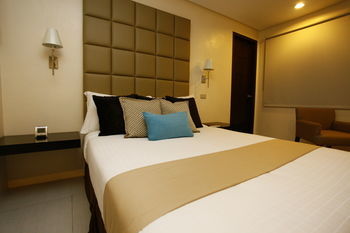 Oracle Hotel And Residences