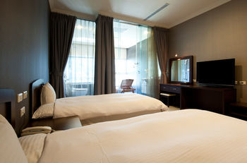 Lakeside Resort Hotel