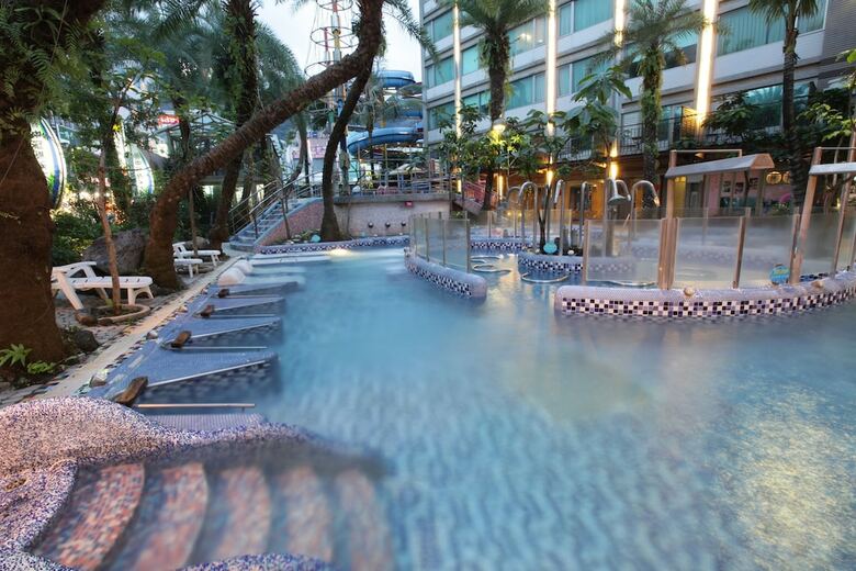 Resort One Hotel