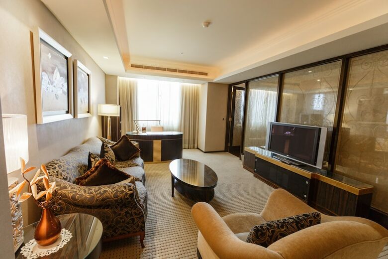 Jen Dow International Hotel