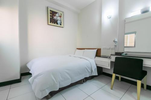 E Moon Hotel