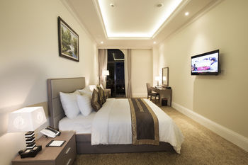 Merperle Crystal Palace Hotel