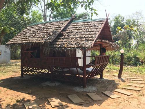 Hotel Saiyok River House