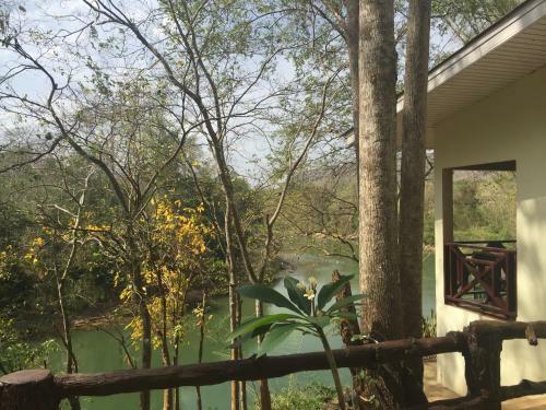 Hotel Saiyok River House