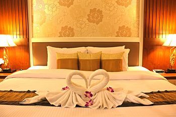 Thai Thani Pool Villa Resort