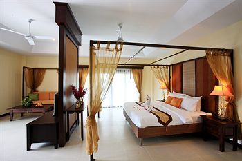 Thai Thani Pool Villa Resort