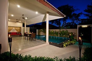 Thai Thani Pool Villa Resort