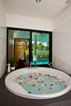 Thai Thani Pool Villa Resort
