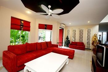 Villa Tamnak Beach House