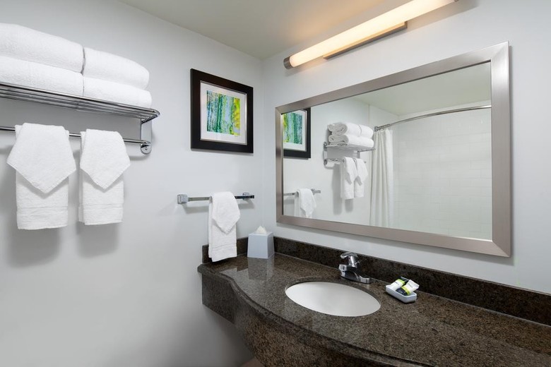 Four Points By Sheraton Hotel & Suites