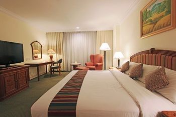 Harmoni Suites Hotel