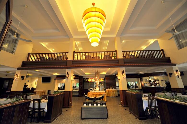 City River Hotel