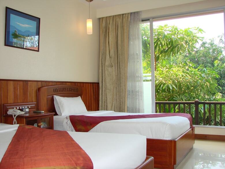City River Hotel