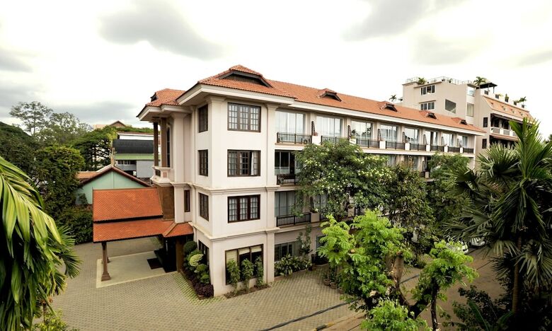 City River Hotel
