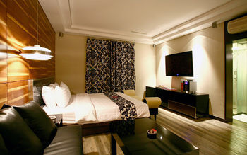 Hotel S