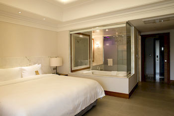 Pine Grove Hotel