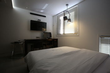 H Avenue Hotel