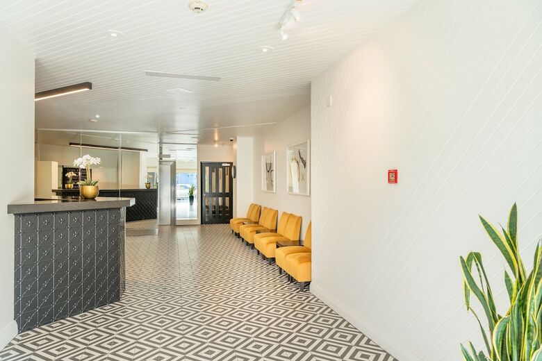 Bay Plaza Hotel