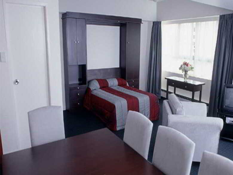 Bay Plaza Hotel