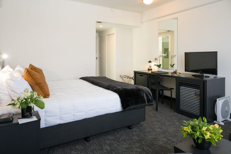 Bay Plaza Hotel