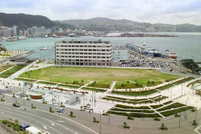 Bay Plaza Hotel