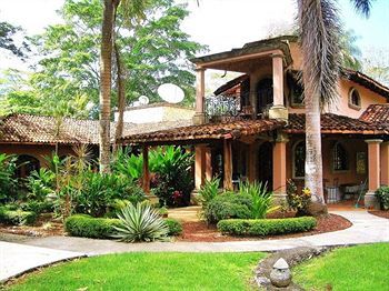 Hostal Forest Hills Suites