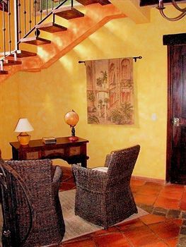 Hostal Forest Hills Suites