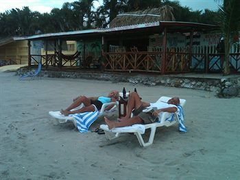 La Delphina Bed And Breakfast Bar And Grill Hotel