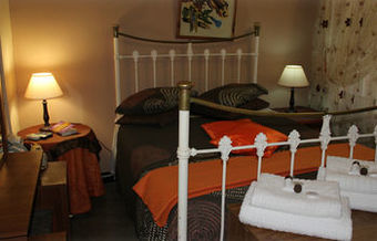 Hotel Tshimologo Farm Guest House