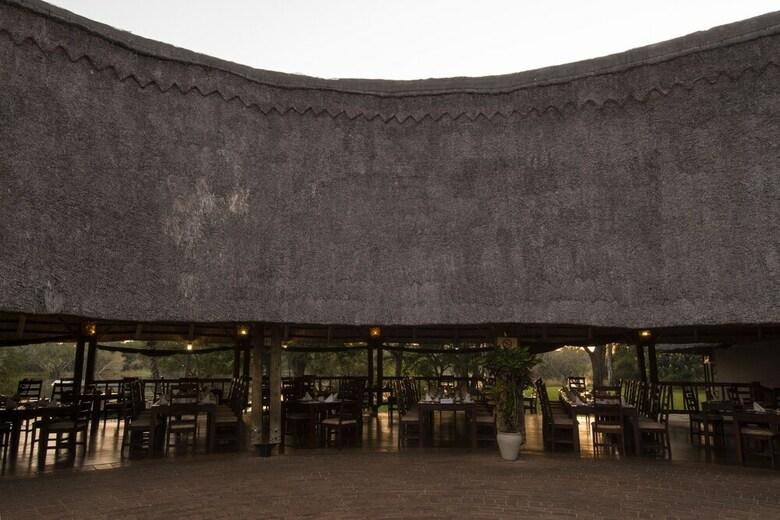 Hotel A'zambezi River Lodge