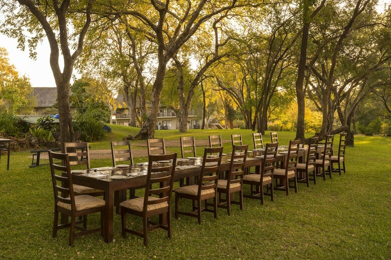 Hotel A'zambezi River Lodge