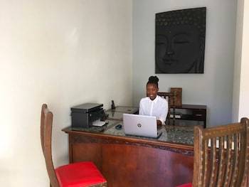 Aparthotel Aquamarina Suites
