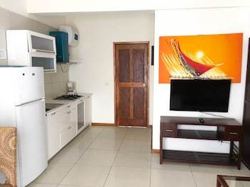 Aparthotel Aquamarina Suites