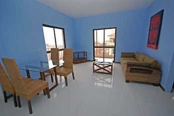 Aparthotel Aquamarina Suites