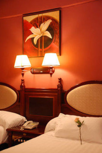 Adot Tina Hotel