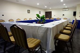 Oak Plaza East Airport Hotel