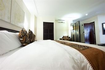 Oak Plaza East Airport Hotel