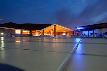 Oak Plaza East Airport Hotel