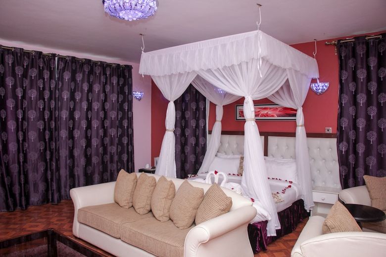 Hotel Karen Inn And Suites