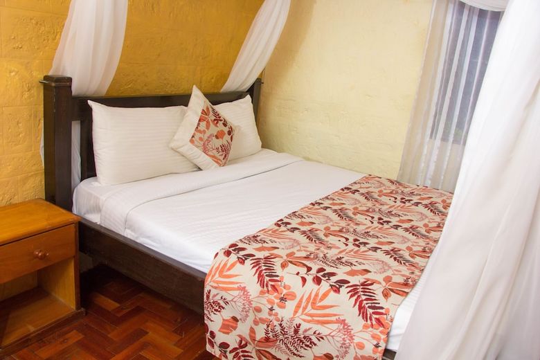 Hotel Karen Inn And Suites