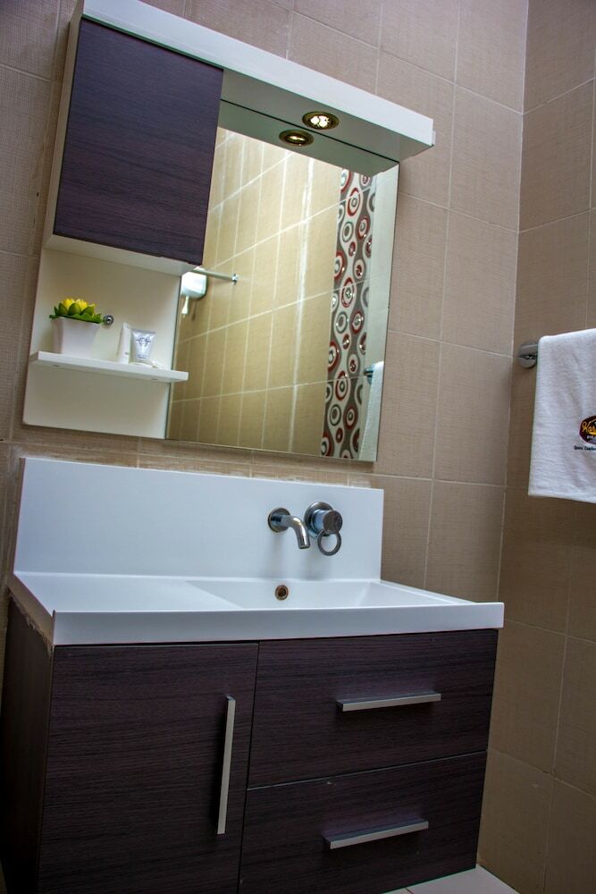 Hotel Karen Inn And Suites
